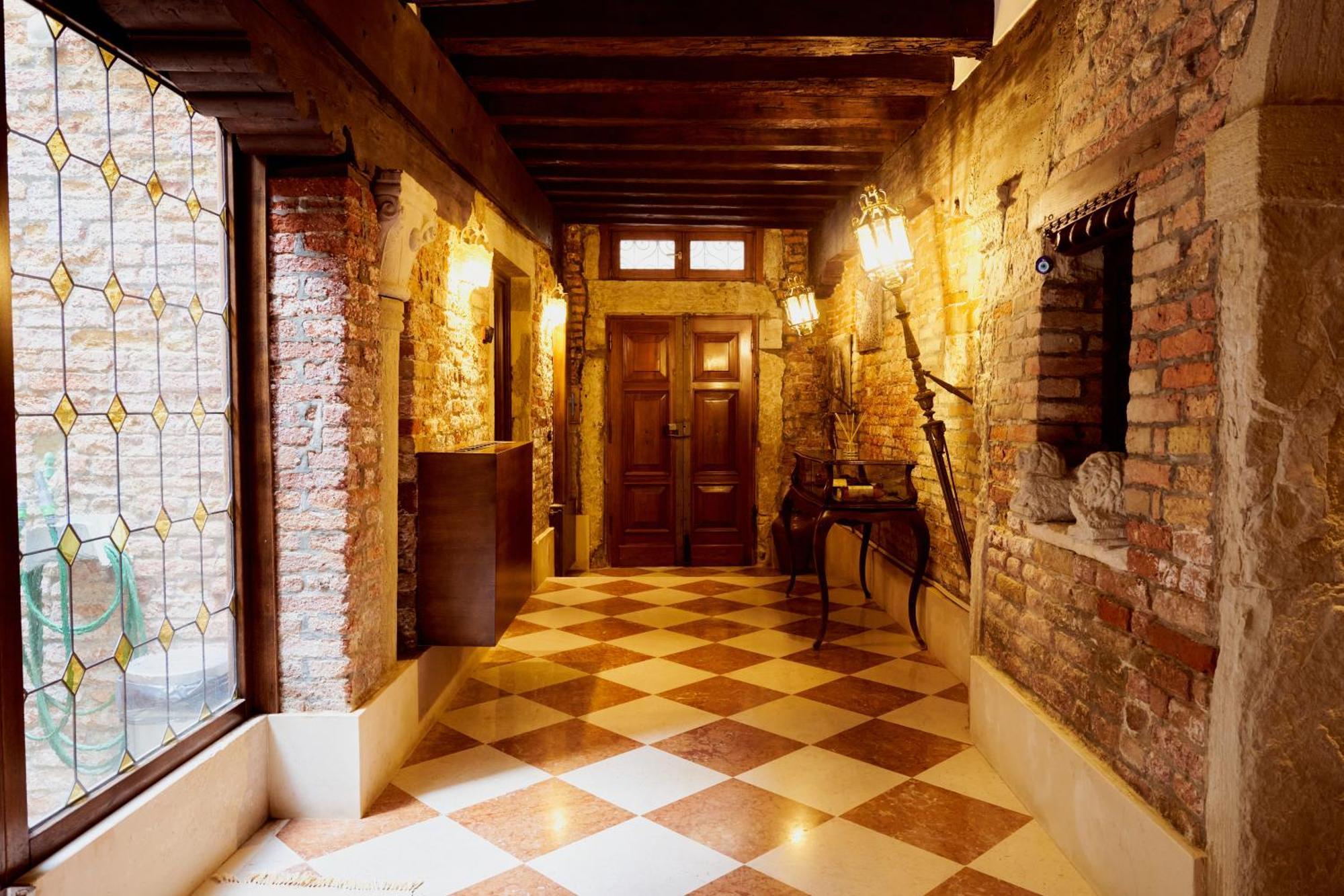 Nama Boutique Venise